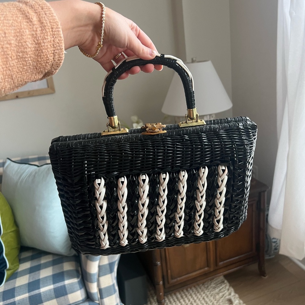 VINTAGE plastic rattan black and white handbag